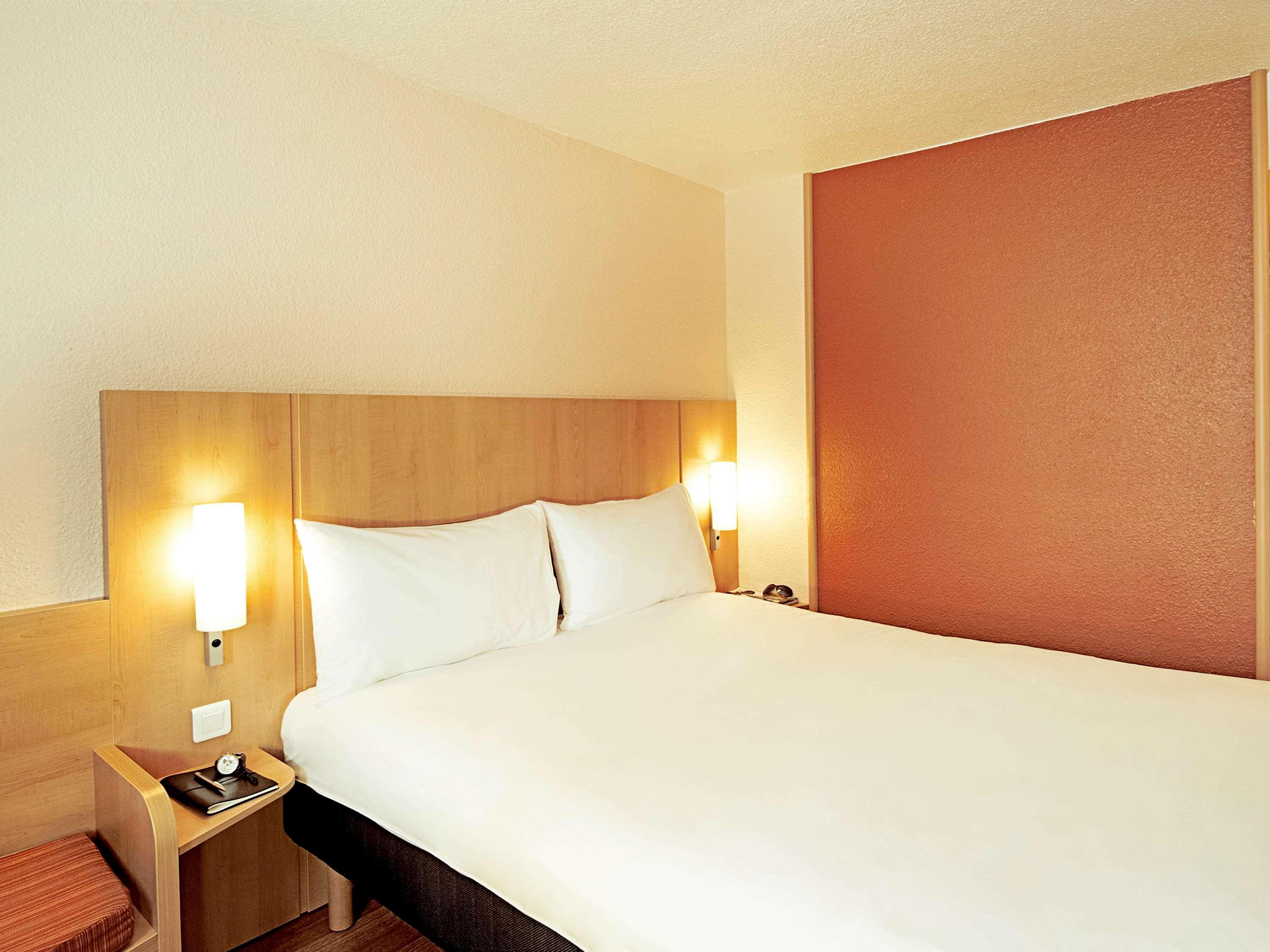 Ibis Lyon Est Chaponnay Exterior foto