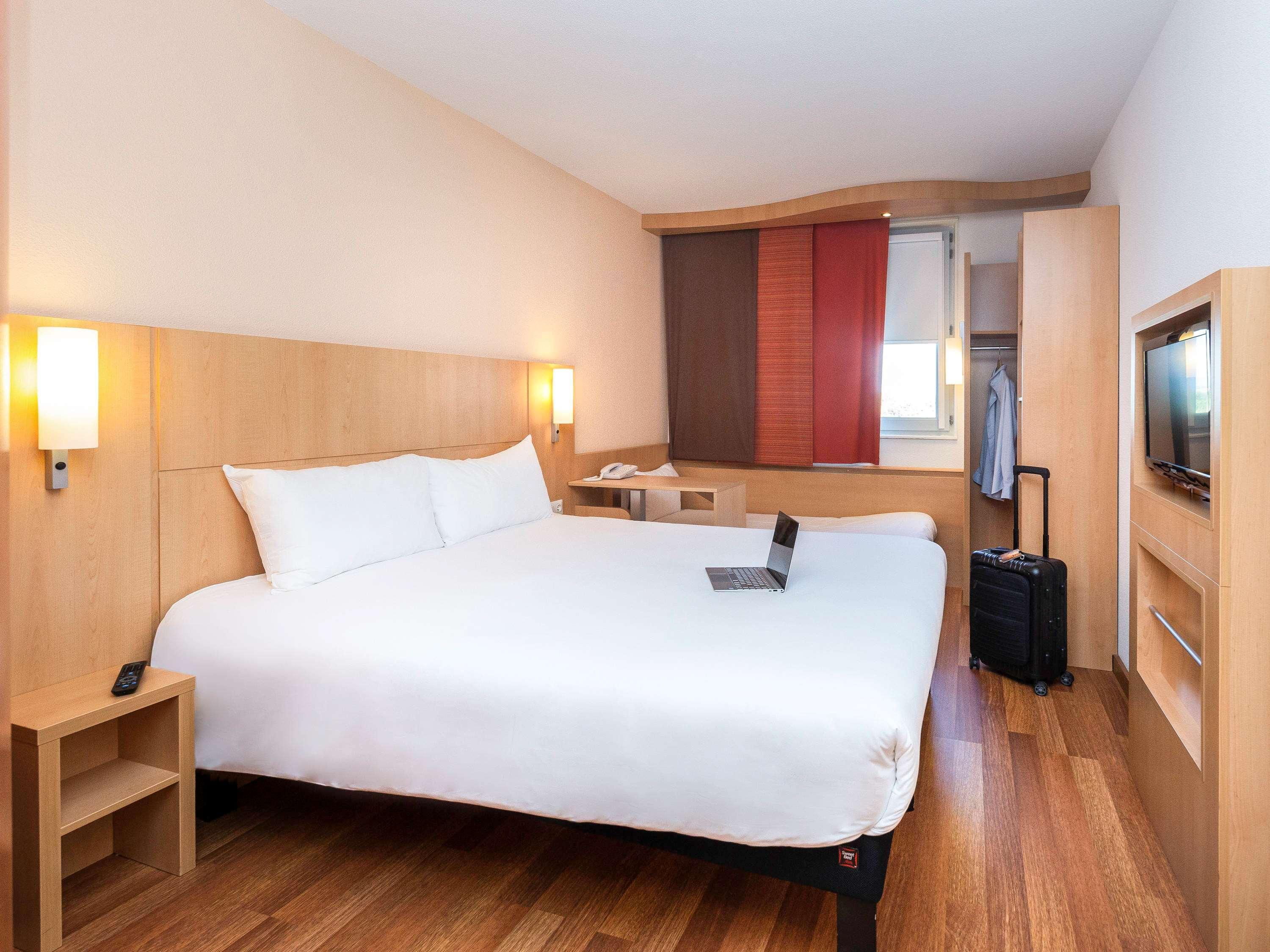 Ibis Lyon Est Chaponnay Exterior foto