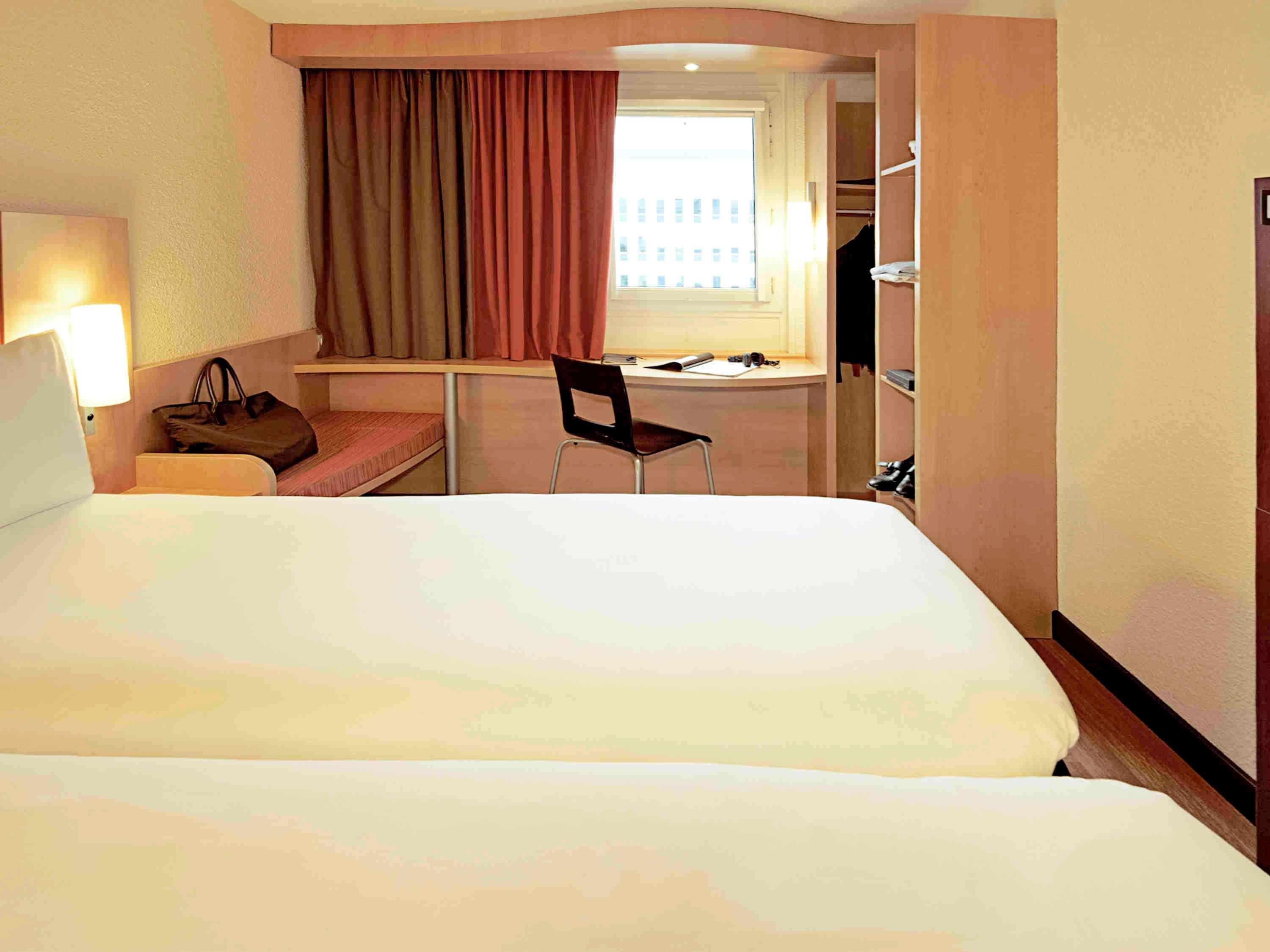 Ibis Lyon Est Chaponnay Exterior foto