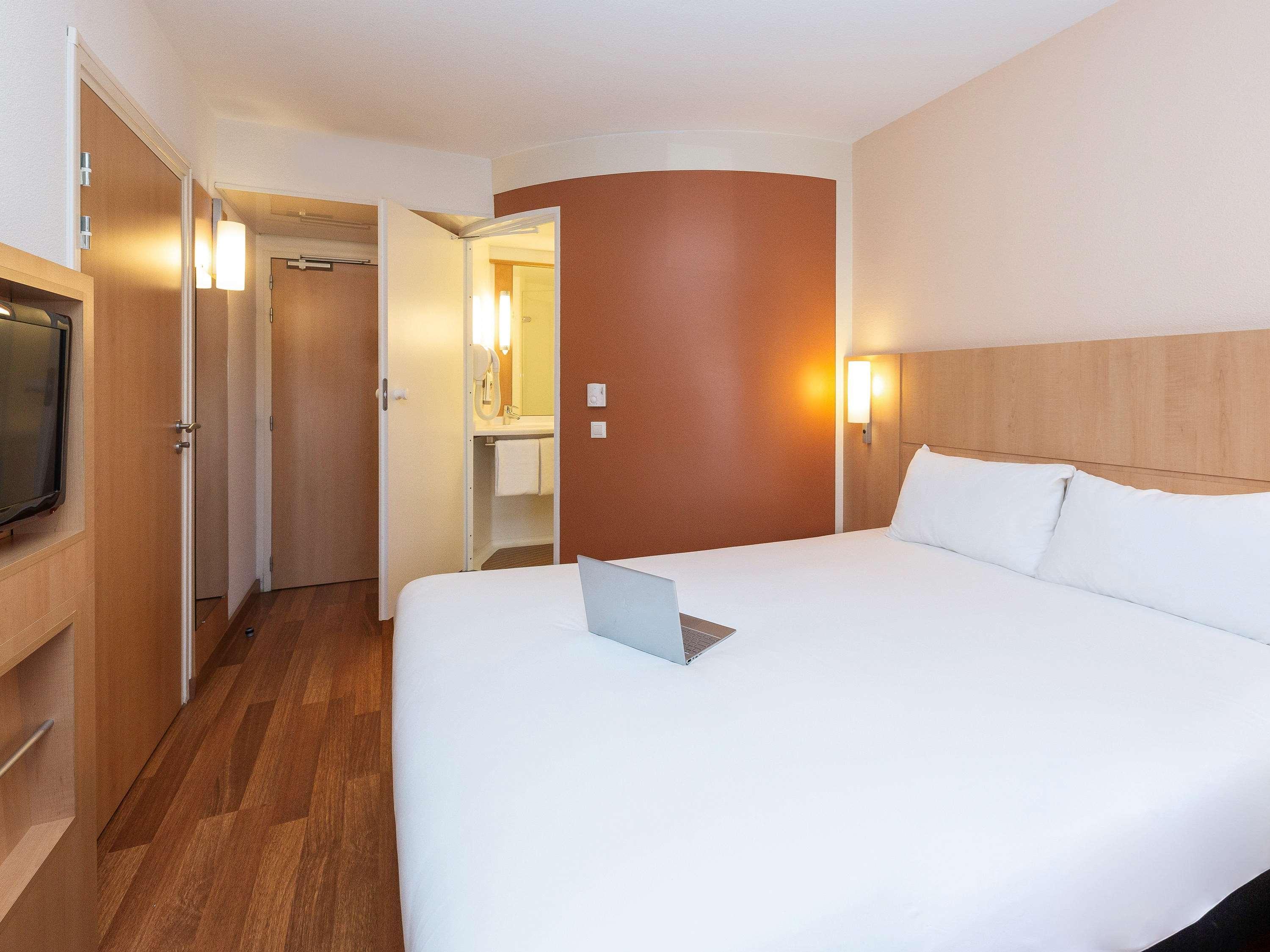 Ibis Lyon Est Chaponnay Exterior foto