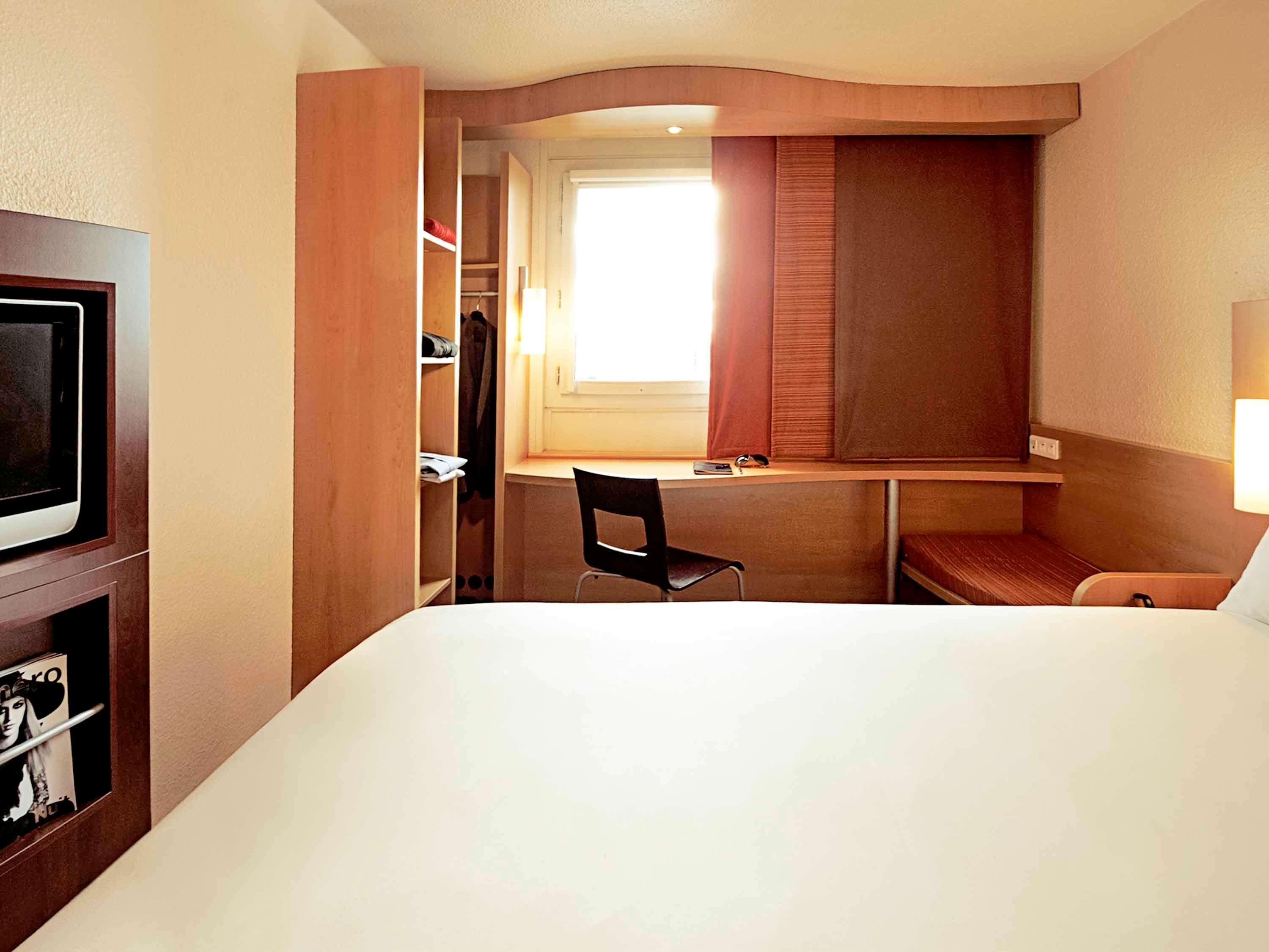 Ibis Lyon Est Chaponnay Exterior foto