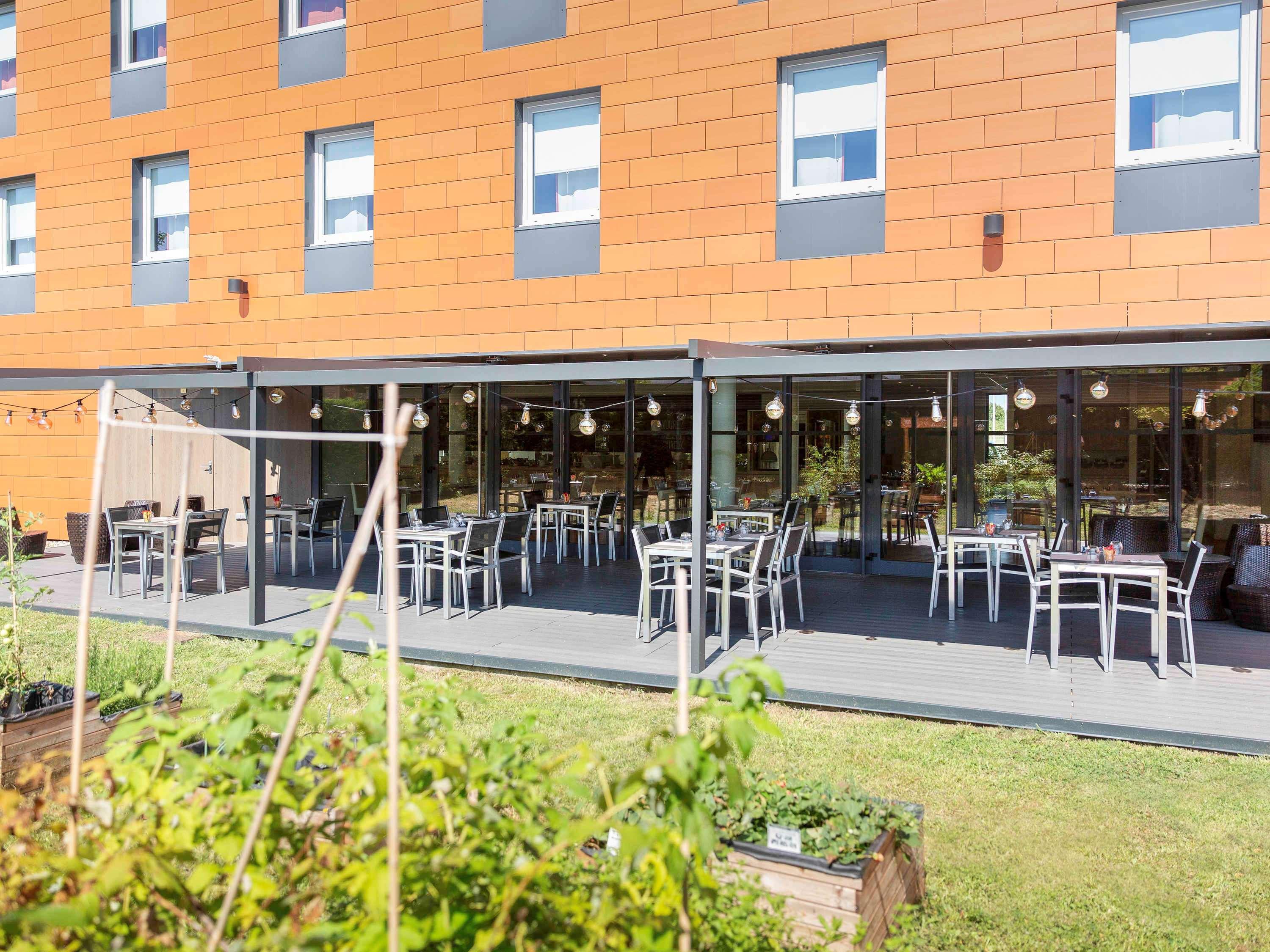 Ibis Lyon Est Chaponnay Exterior foto