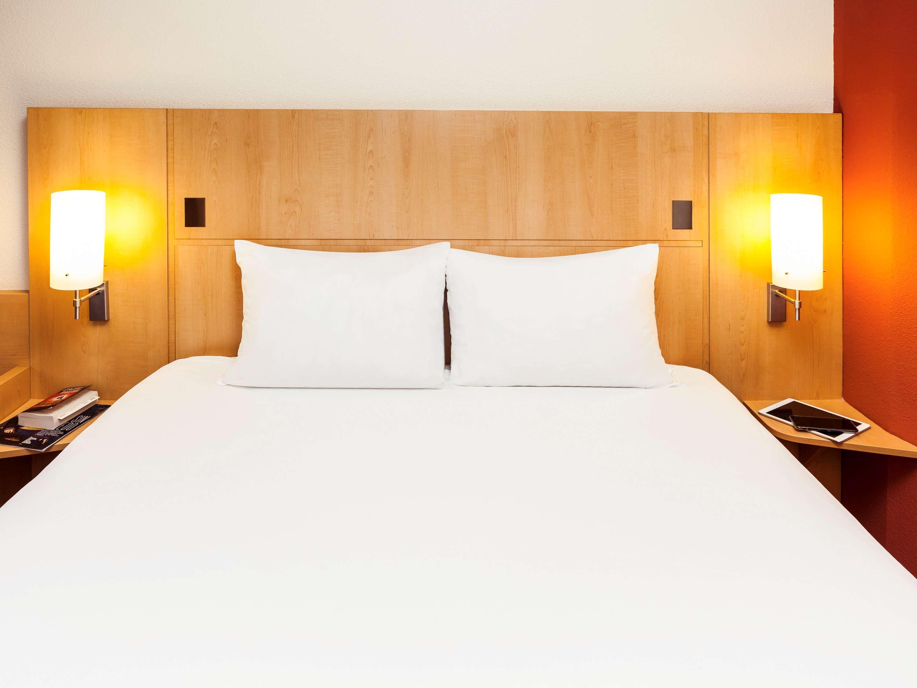 Ibis Lyon Est Chaponnay Exterior foto