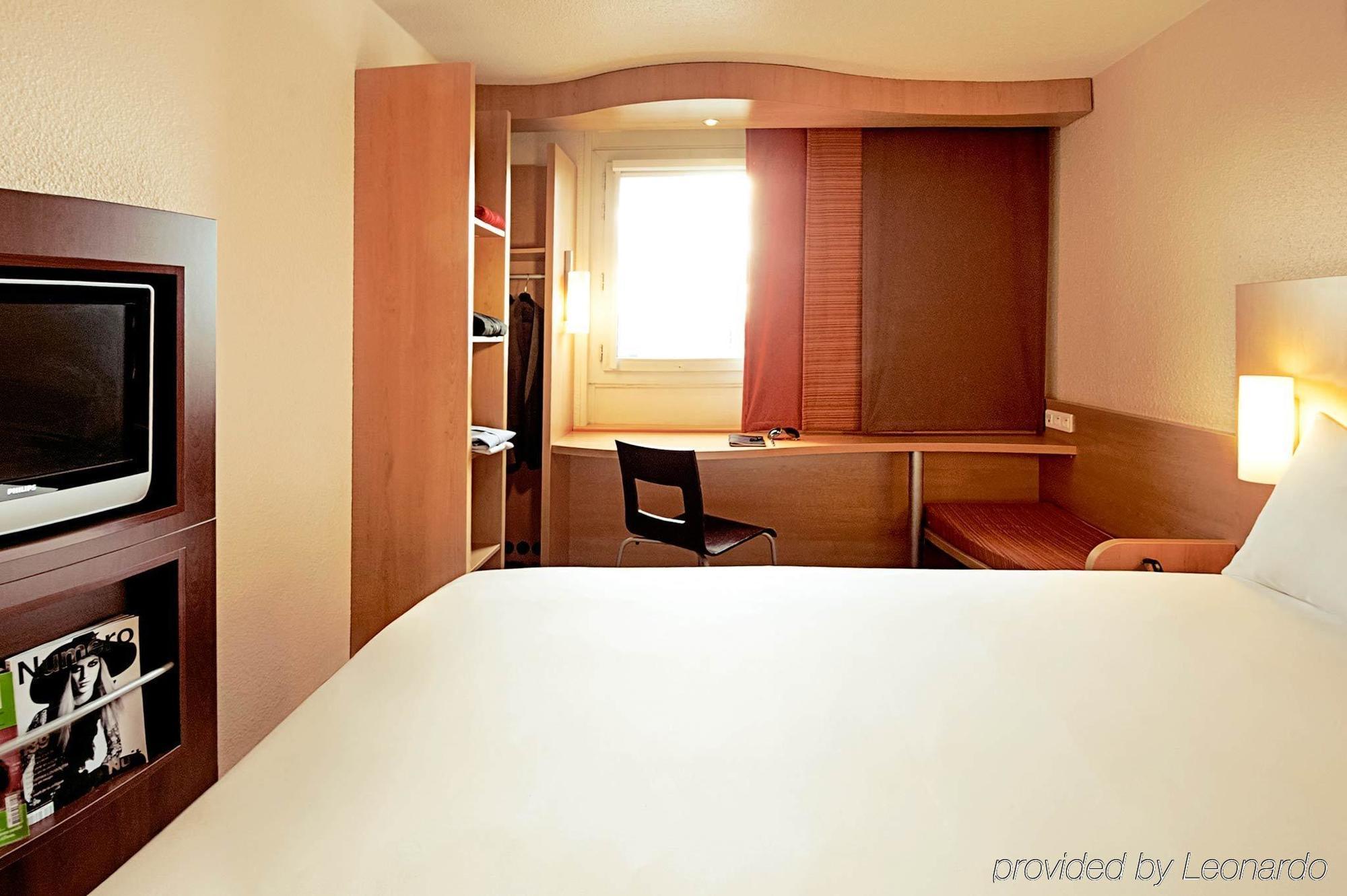 Ibis Lyon Est Chaponnay Exterior foto