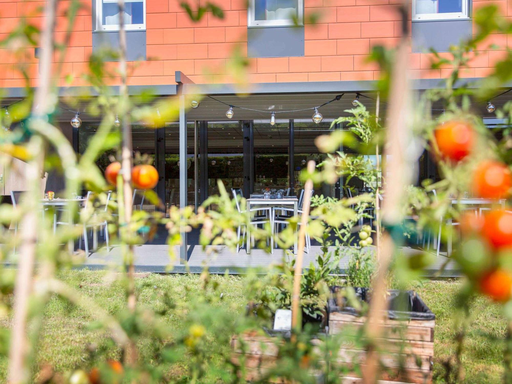 Ibis Lyon Est Chaponnay Exterior foto