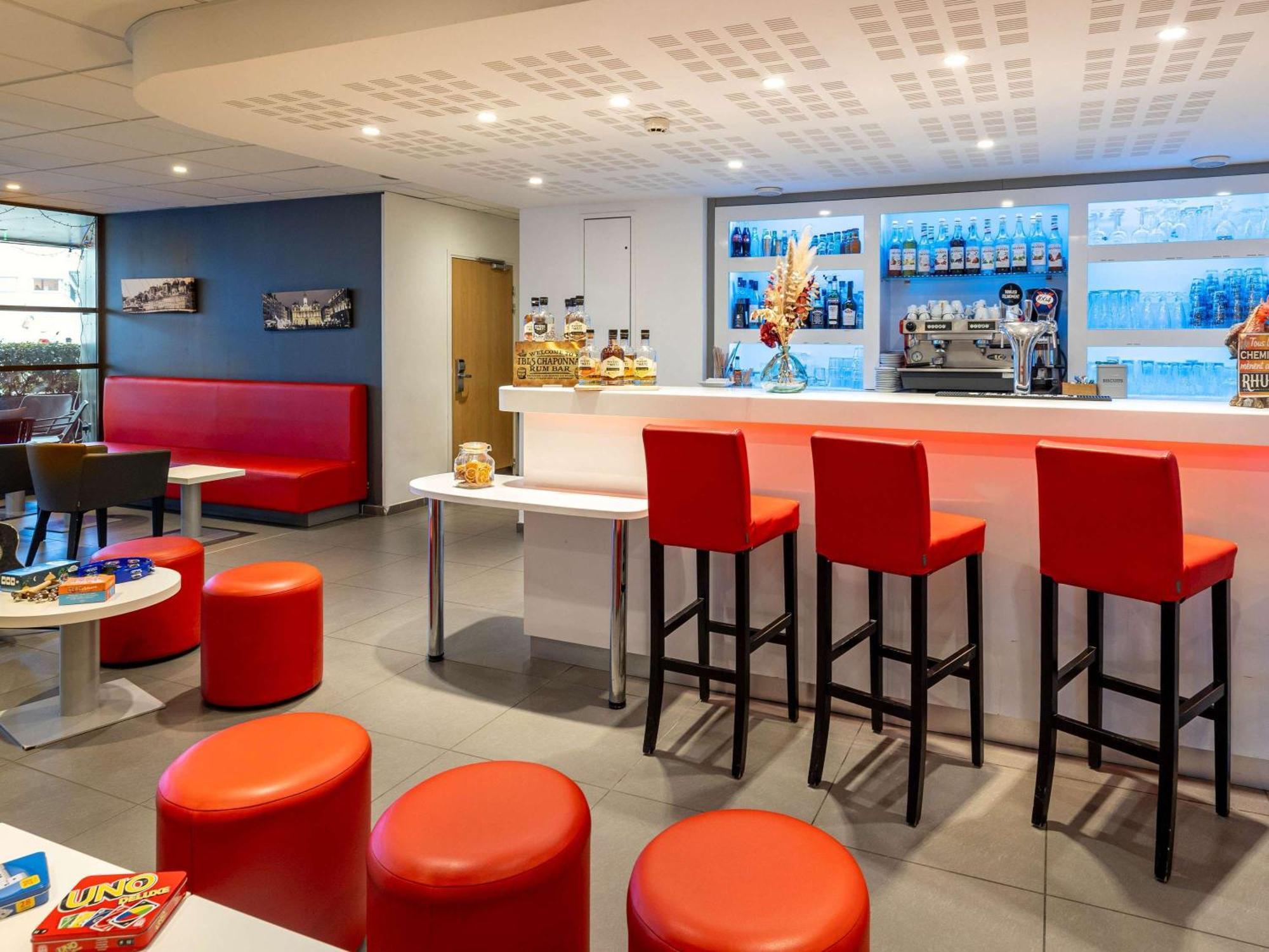 Ibis Lyon Est Chaponnay Exterior foto