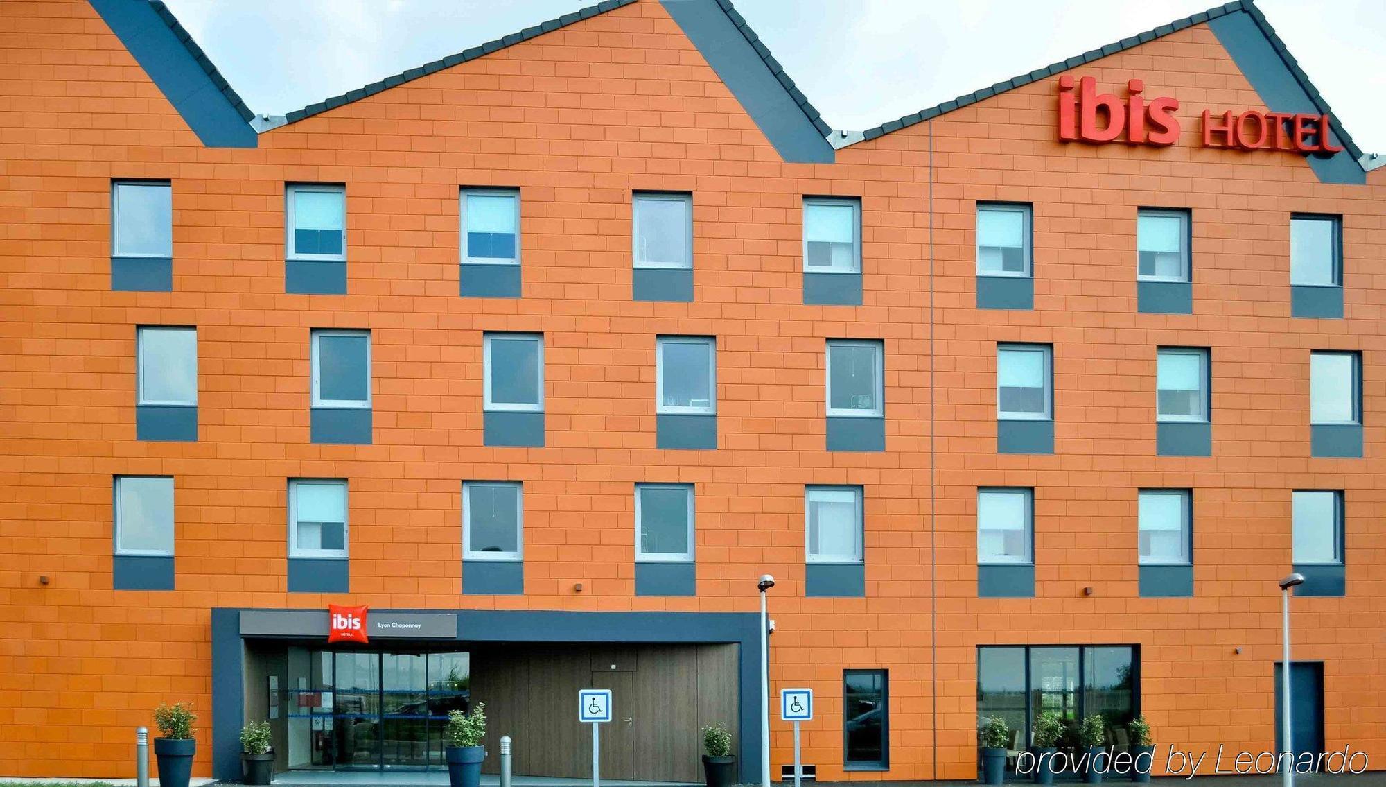 Ibis Lyon Est Chaponnay Exterior foto